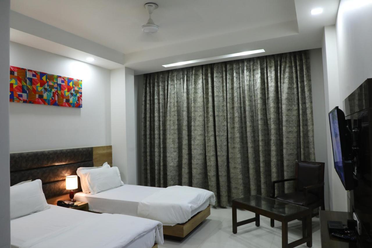 Hotel Sopan Heights Nueva Delhi Exterior foto